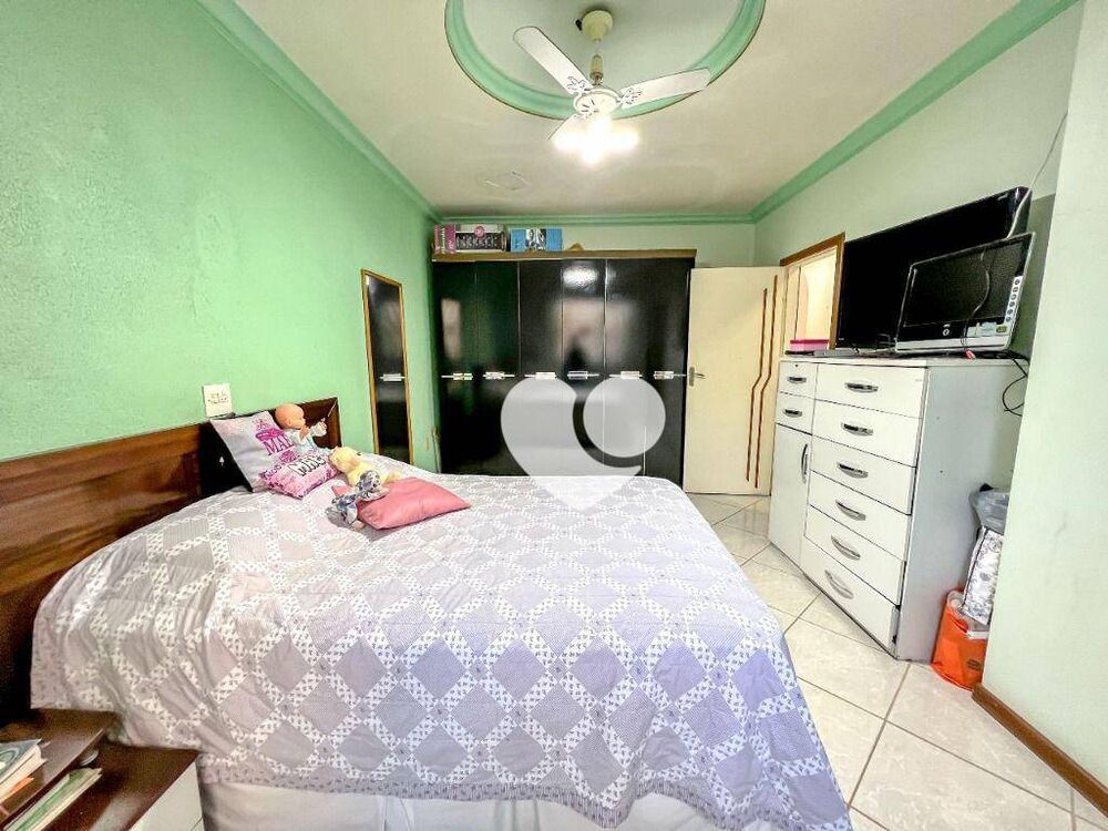 Casa à venda com 4 quartos, 285m² - Foto 2
