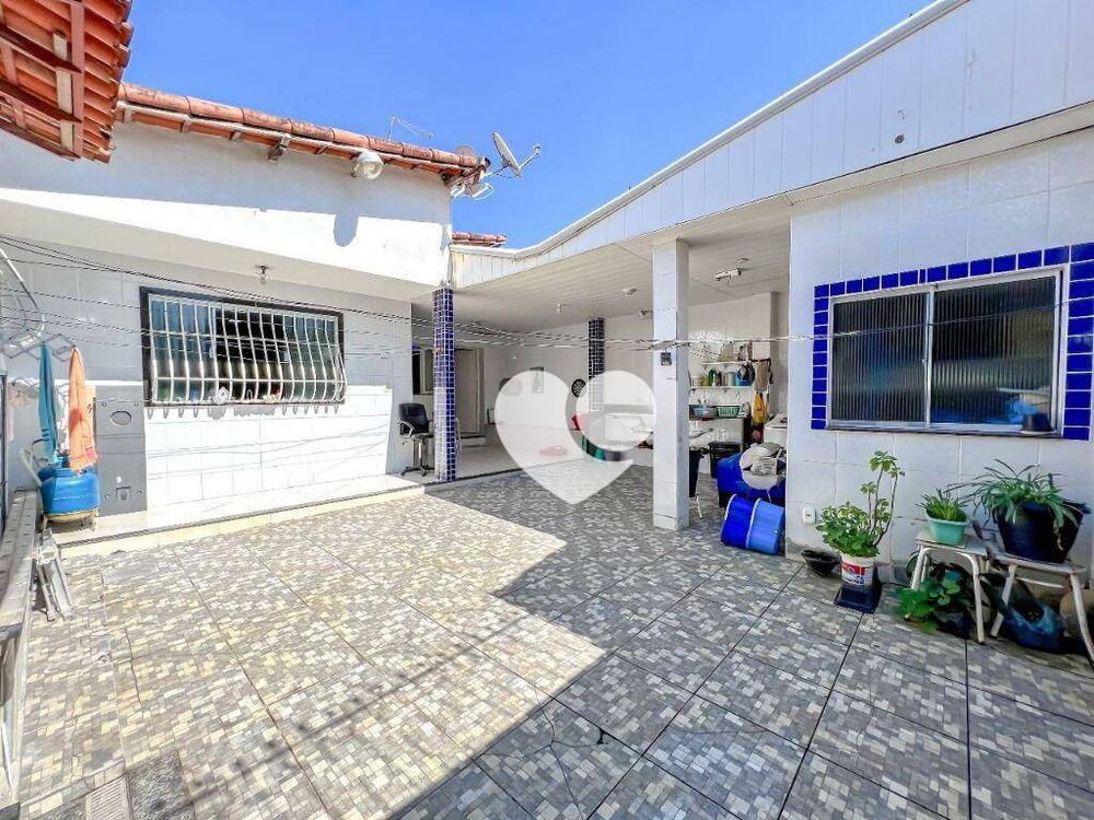 Casa à venda com 4 quartos, 285m² - Foto 1