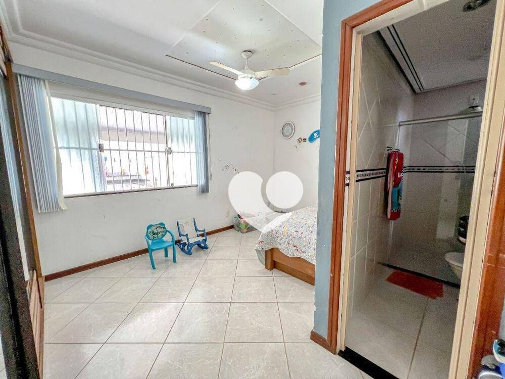 Casa à venda com 4 quartos, 285m² - Foto 3
