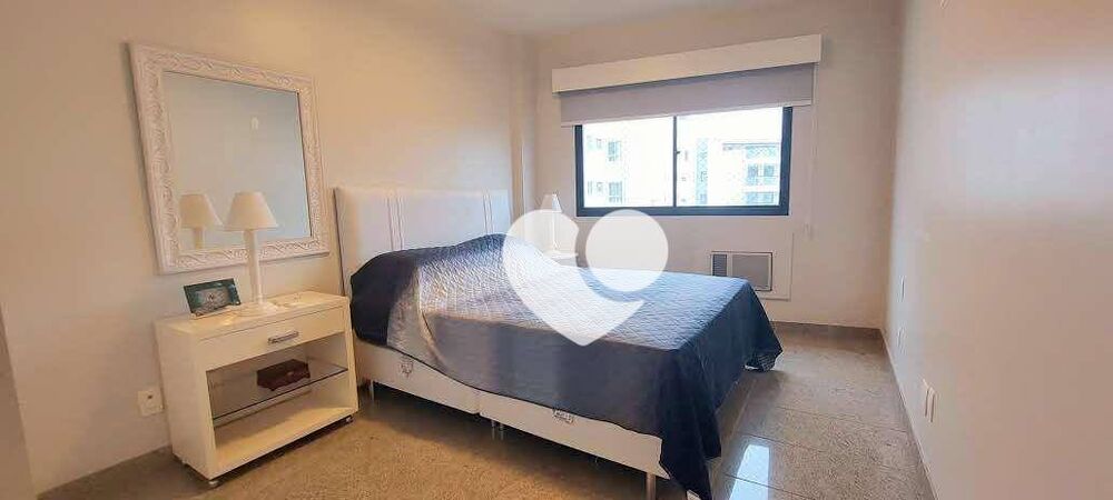 Apartamento à venda com 3 quartos, 185m² - Foto 2