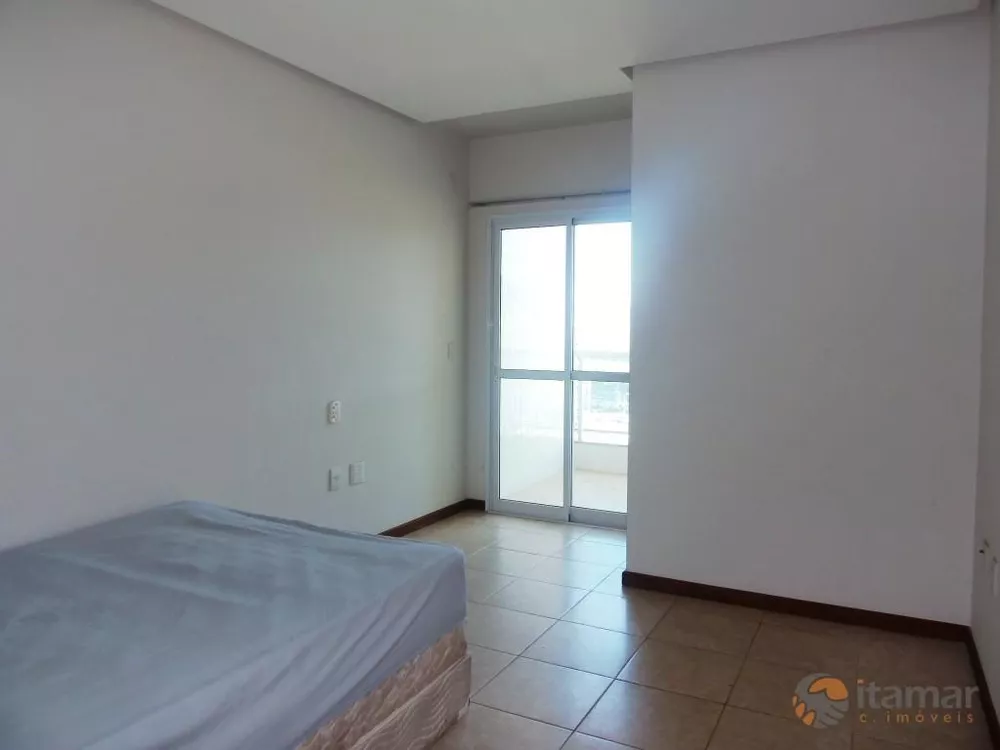 Apartamento à venda com 3 quartos, 110m² - Foto 2