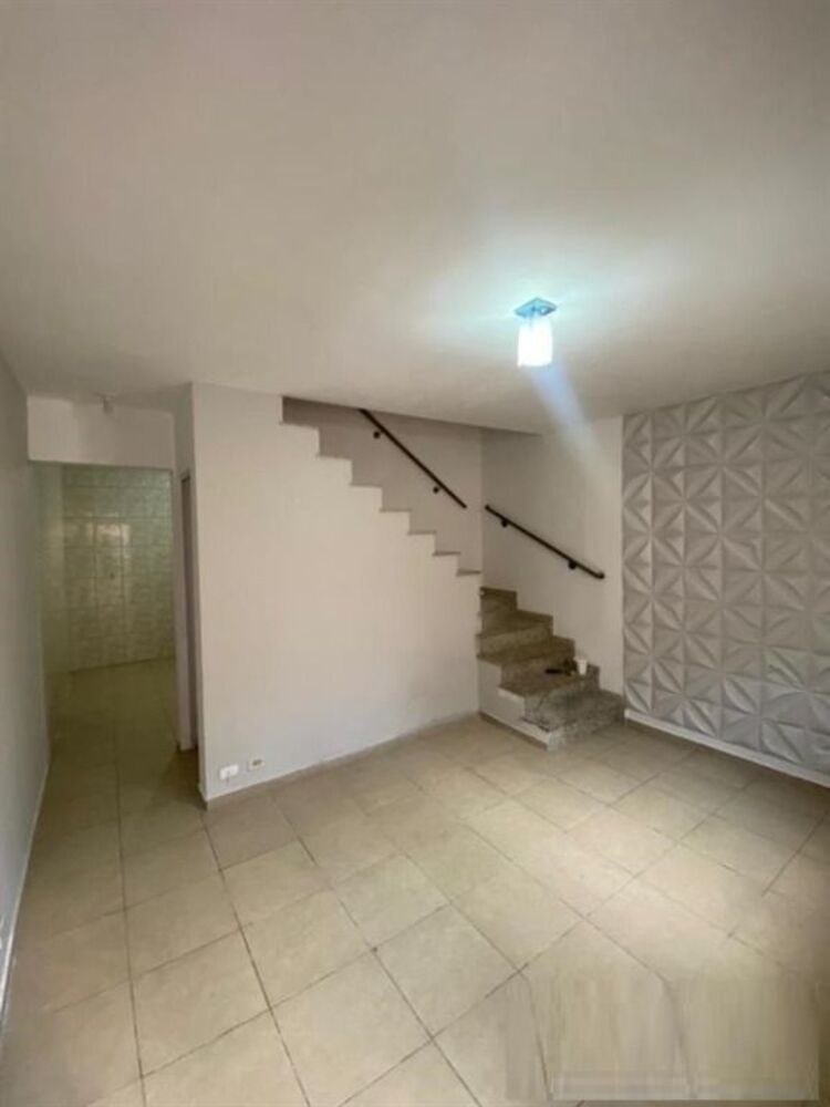 Sobrado à venda com 2 quartos, 54m² - Foto 1