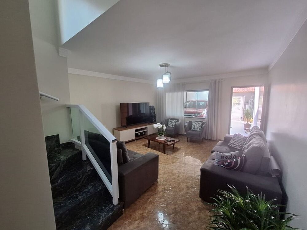 Sobrado à venda com 4 quartos, 160m² - Foto 1