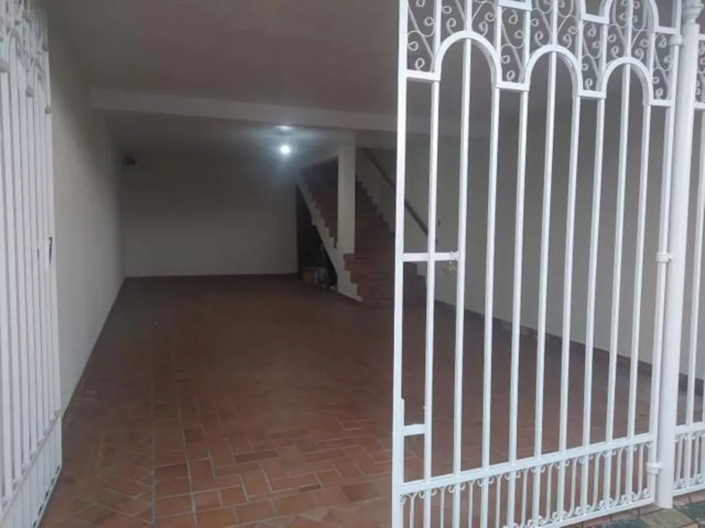 Sobrado à venda com 4 quartos, 180m² - Foto 4