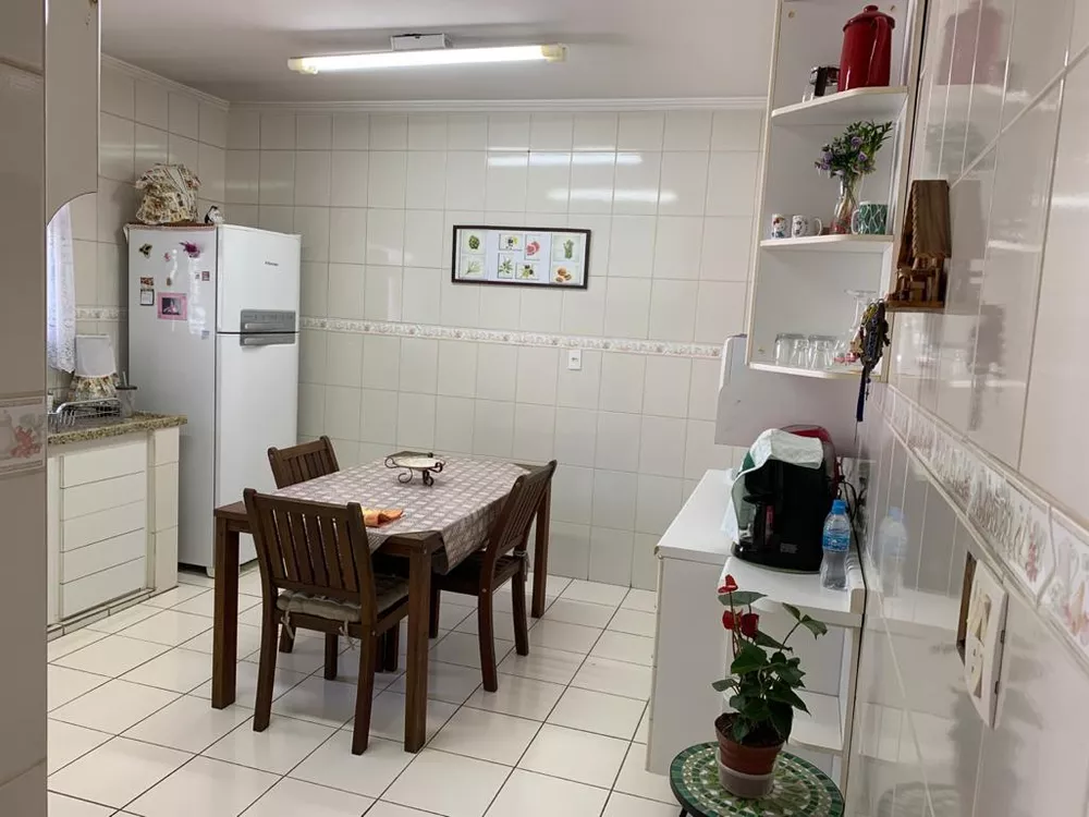 Casa à venda com 2 quartos, 150m² - Foto 4