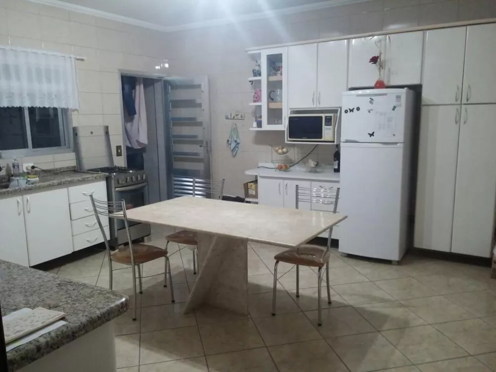 Sobrado à venda com 3 quartos, 200m² - Foto 3