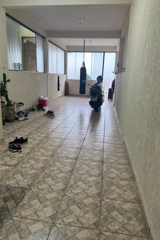 Sobrado à venda com 2 quartos, 250m² - Foto 2