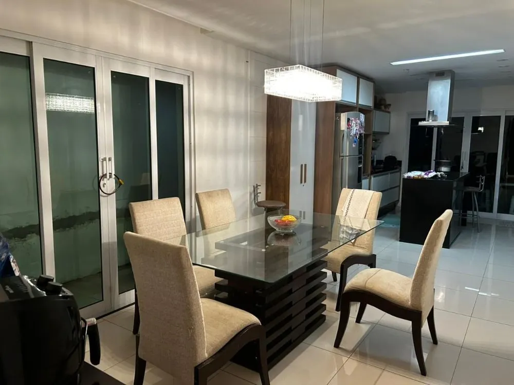 Casa, 3 quartos, 230 m² - Foto 1