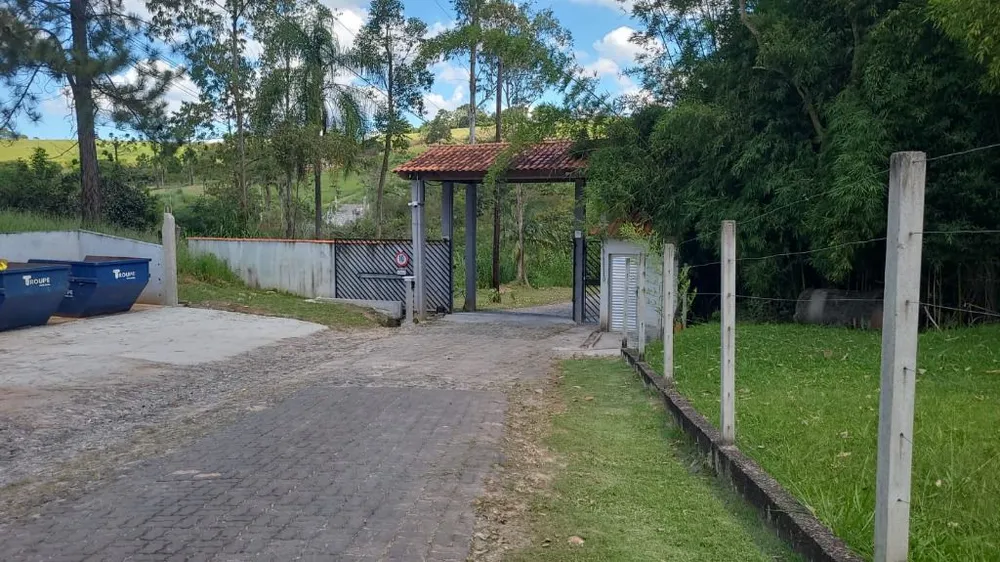 Chácara, 3 quartos, 1428 m² - Foto 1