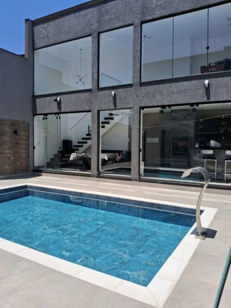 Casa, 4 quartos, 270 m² - Foto 1