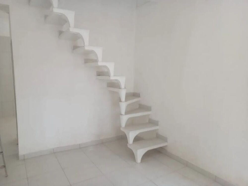 Casa à venda com 2 quartos, 70m² - Foto 4