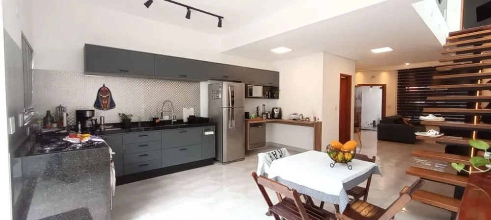 Casa, 3 quartos, 300 m² - Foto 1