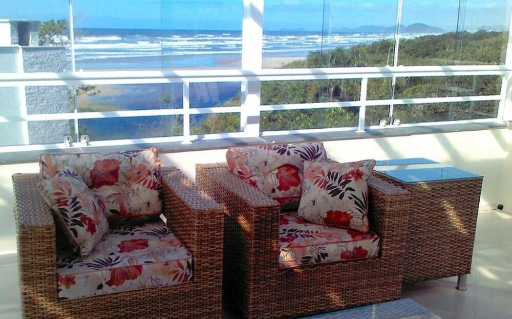Casa à venda com 6 quartos, 450m² - Foto 1