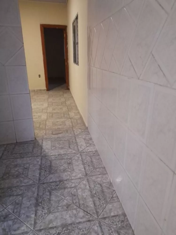 Sobrado à venda com 2 quartos, 200m² - Foto 2