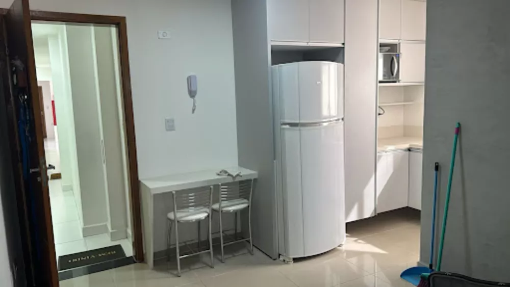 Apartamento à venda com 2 quartos, 42m² - Foto 2