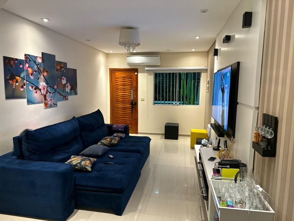 Sobrado à venda com 3 quartos, 210m² - Foto 1