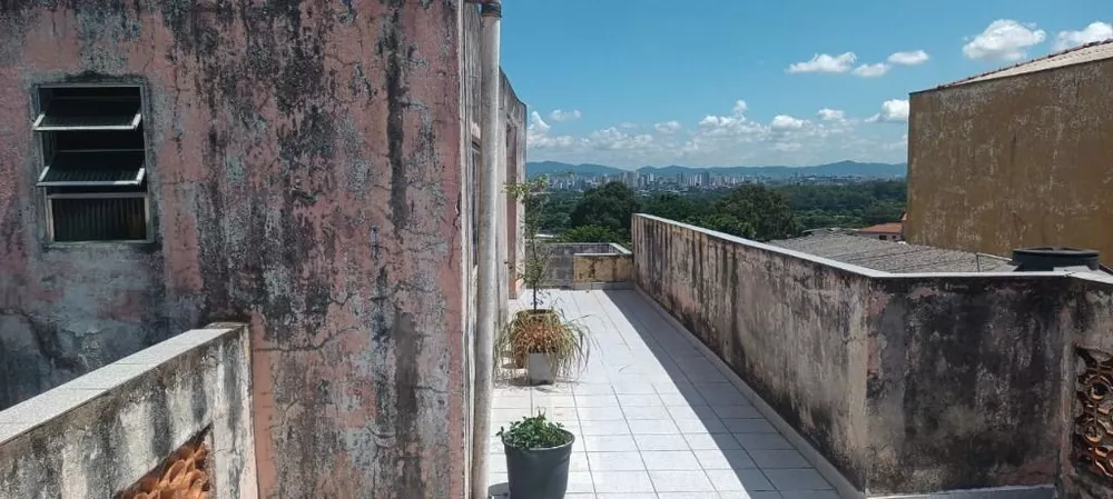 Sobrado à venda com 2 quartos, 200m² - Foto 3