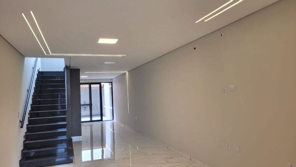 Sobrado à venda com 3 quartos, 170m² - Foto 1