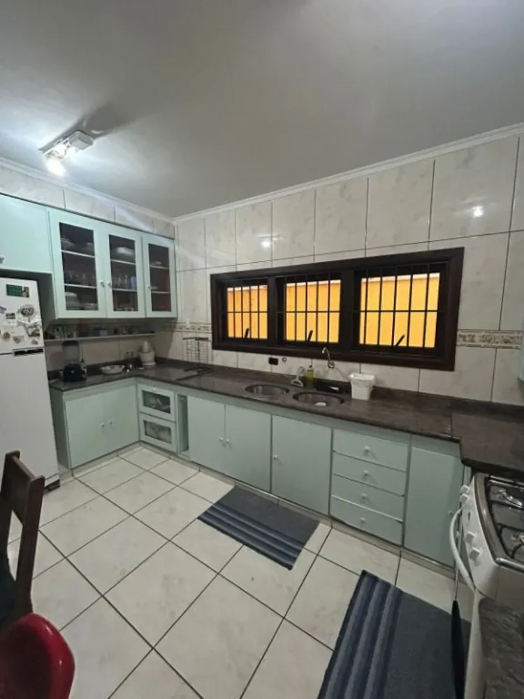 Casa, 3 quartos, 225 m² - Foto 3
