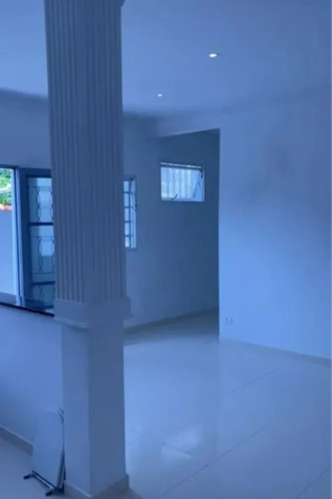 Casa à venda com 2 quartos, 200m² - Foto 2