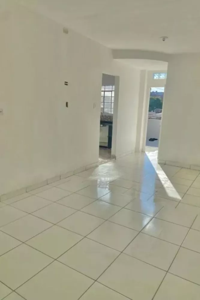 Casa à venda com 2 quartos, 200m² - Foto 3