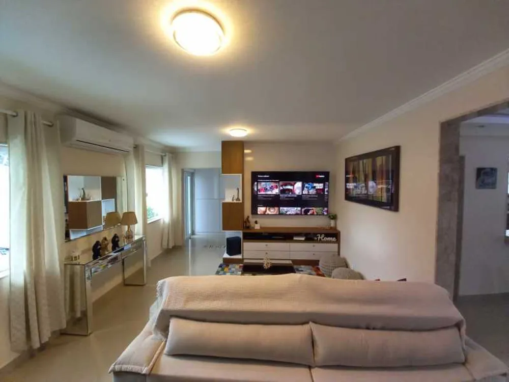 Casa, 4 quartos, 240 m² - Foto 1