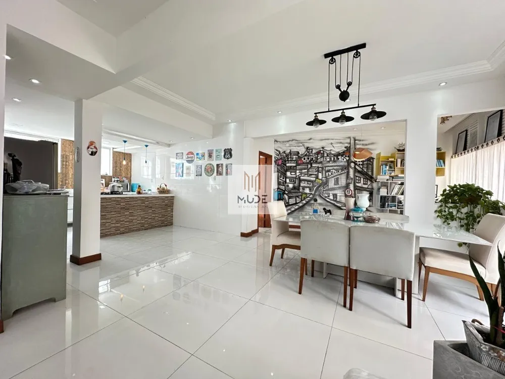 Apartamento, 3 quartos, 200 m² - Foto 1