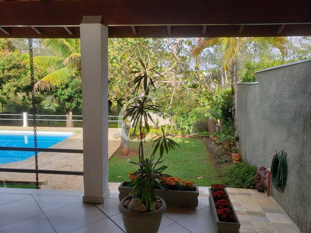 Casa à venda com 3 quartos, 336m² - Foto 1