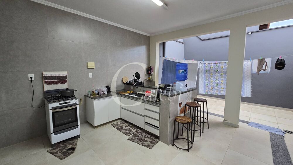Casa à venda com 3 quartos, 150m² - Foto 2