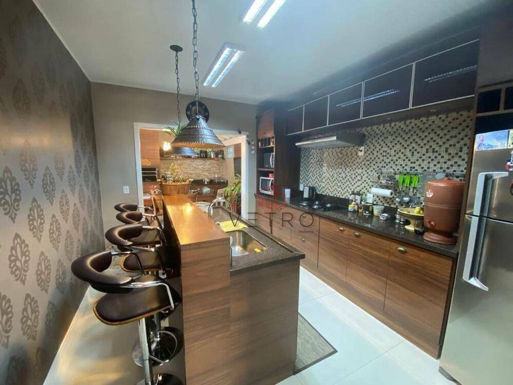 Casa à venda com 3 quartos, 160m² - Foto 3