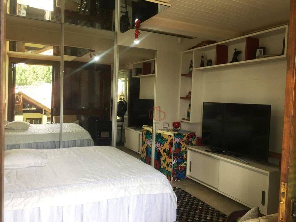 Casa, 3 quartos, 215 m² - Foto 1
