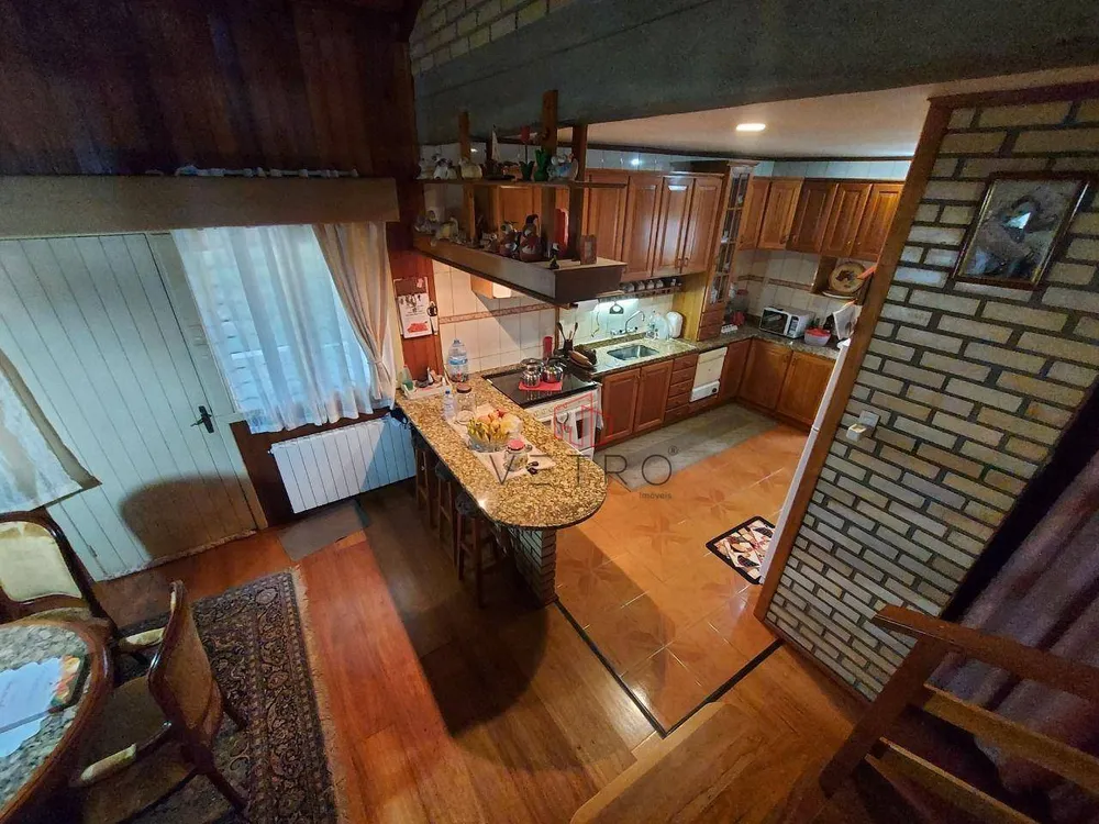 Casa, 6 quartos, 330 m² - Foto 1