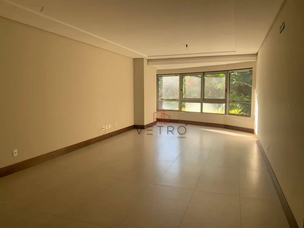 Apartamento, 3 quartos, 216 m² - Foto 1