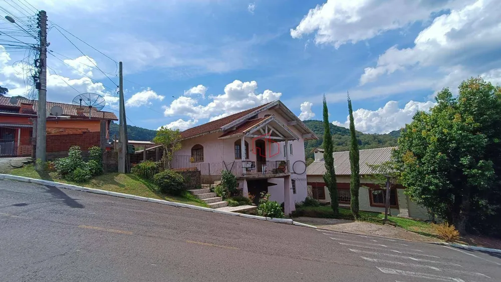Casa, 5 quartos, 250 m² - Foto 1