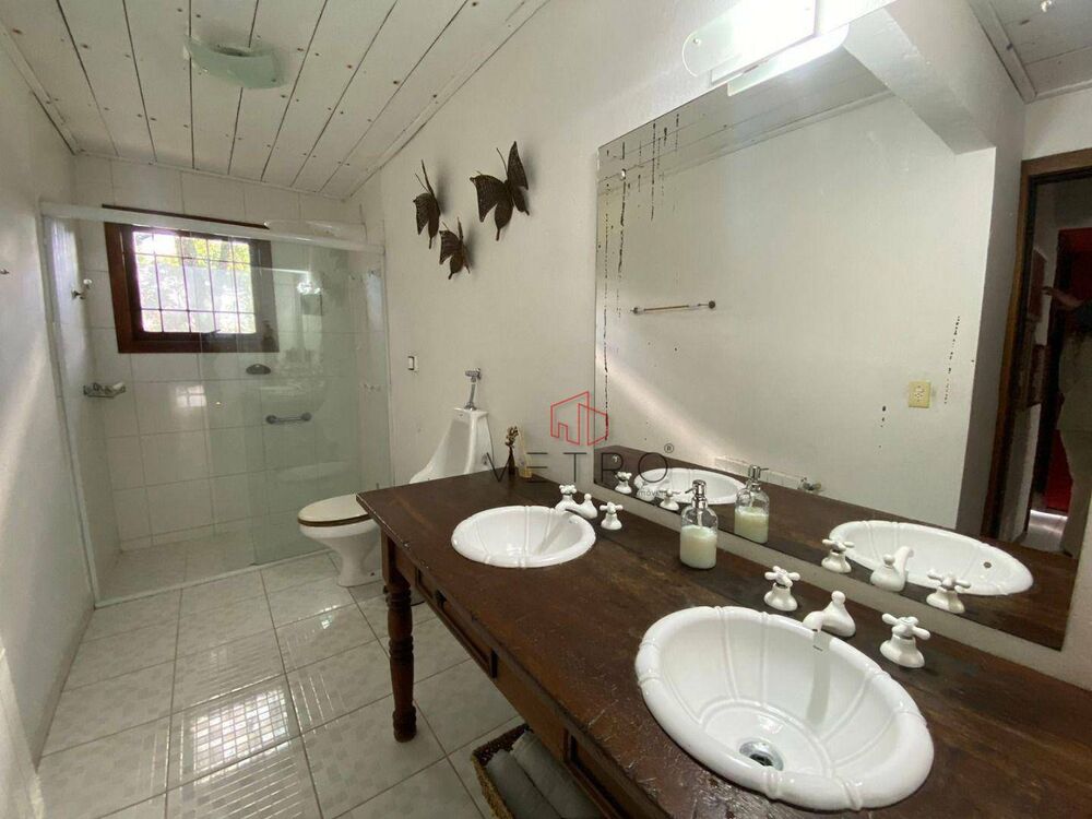 Casa, 3 quartos, 236 m² - Foto 1
