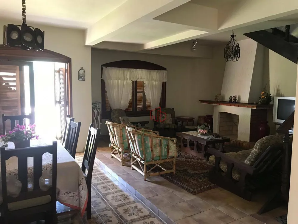 Casa, 4 quartos, 264 m² - Foto 1