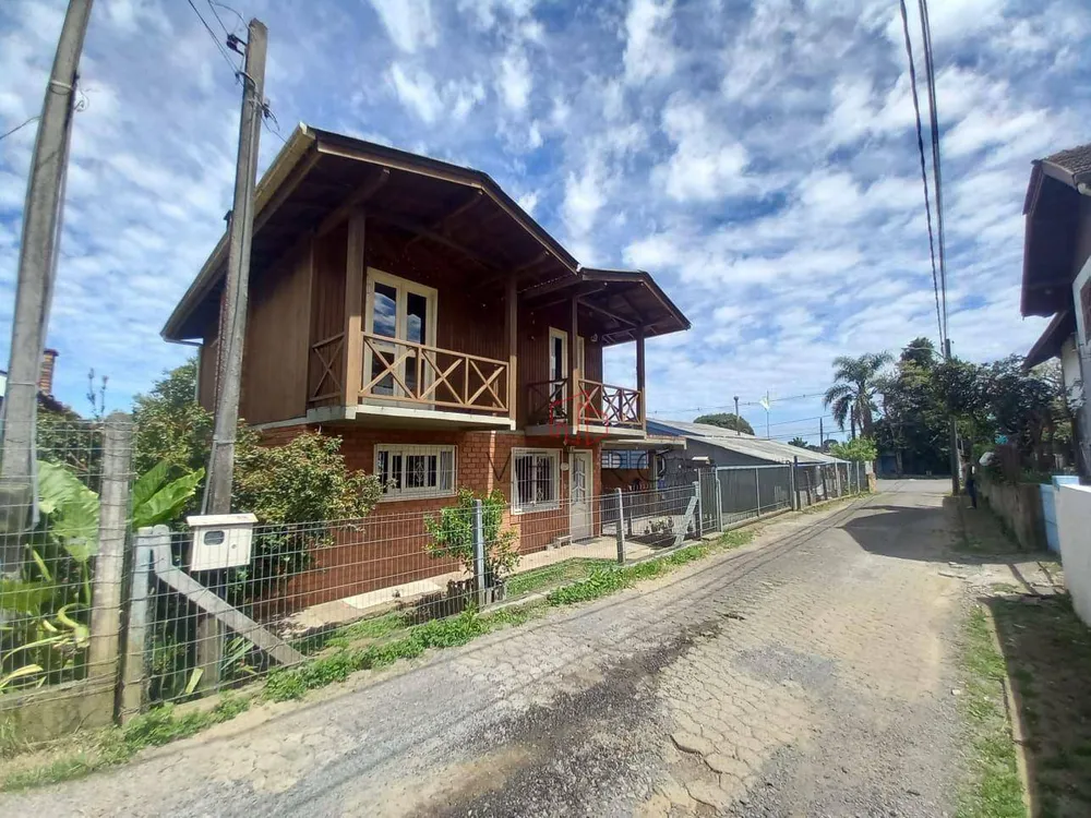 Casa, 6 quartos, 288 m² - Foto 1