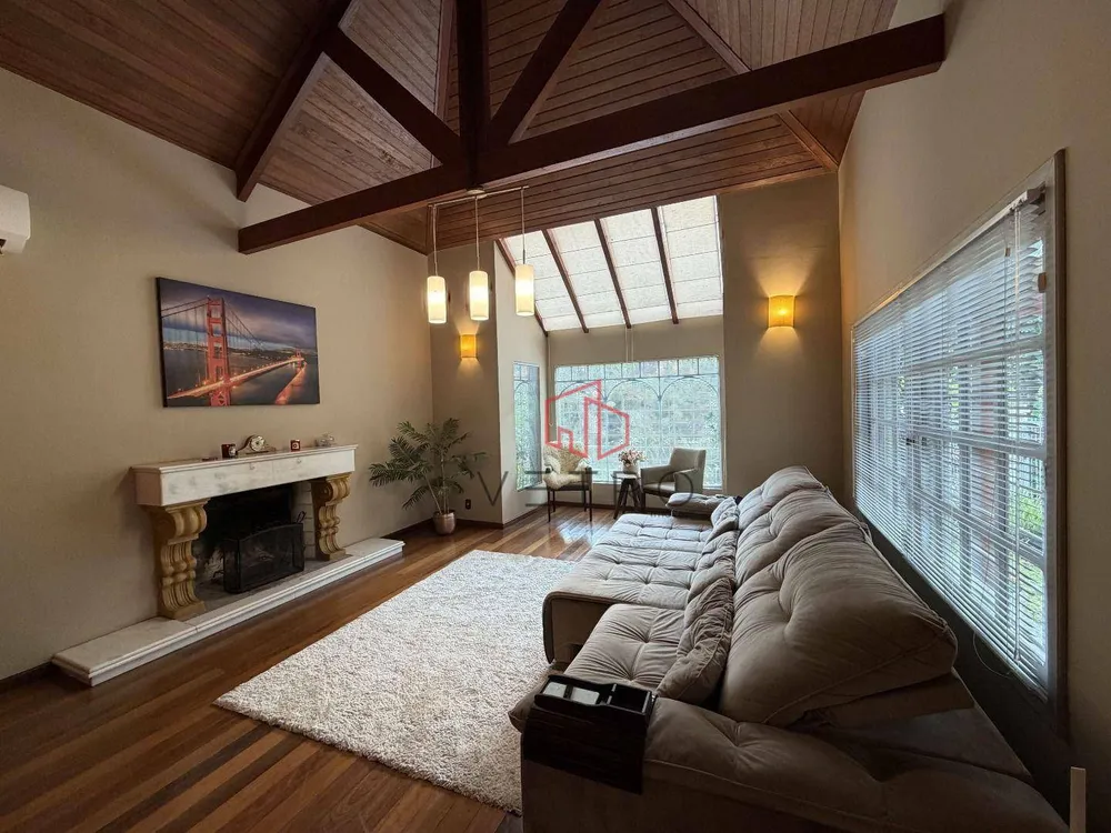Casa, 4 quartos, 253 m² - Foto 1