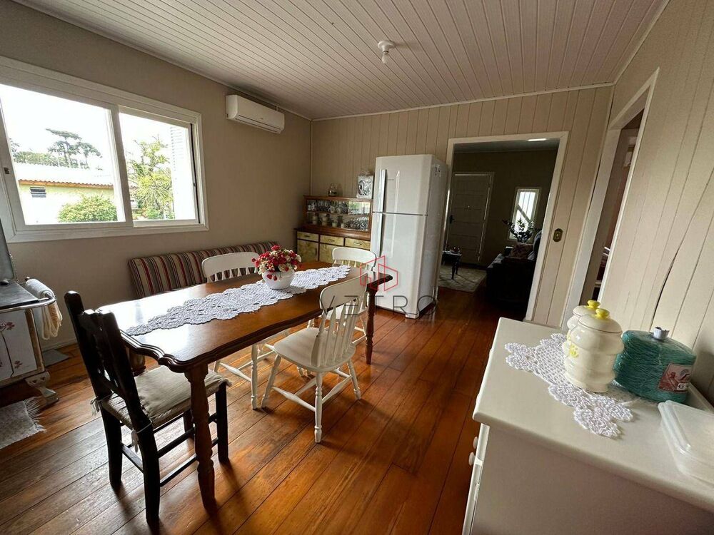 Casa, 5 quartos, 192 m² - Foto 1