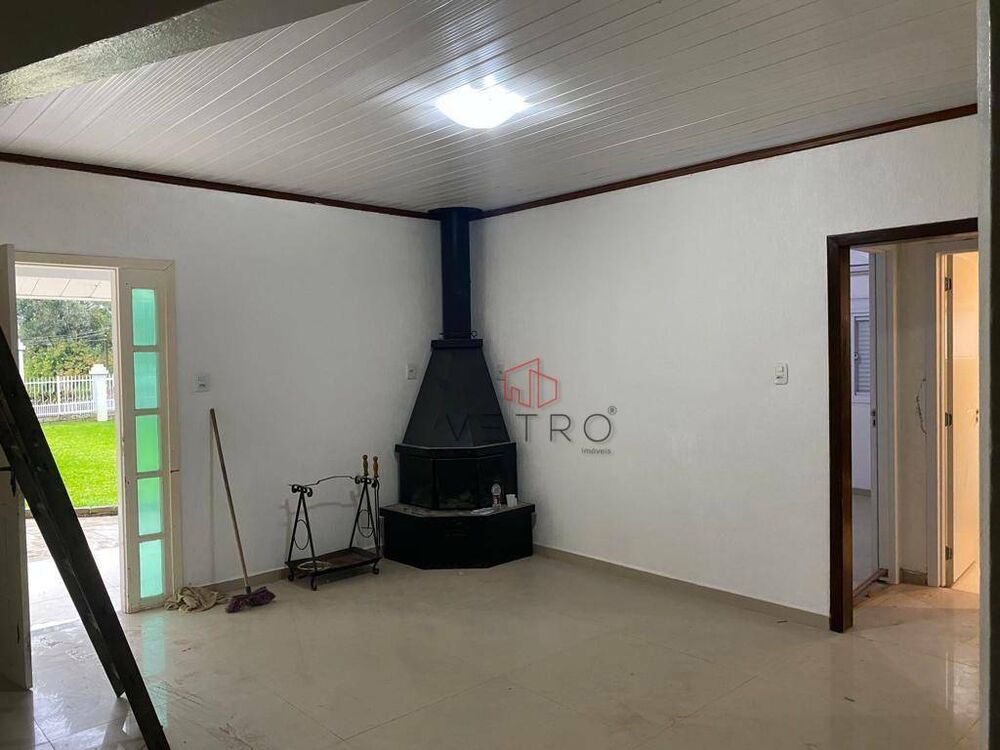 Casa à venda com 4 quartos, 180m² - Foto 1