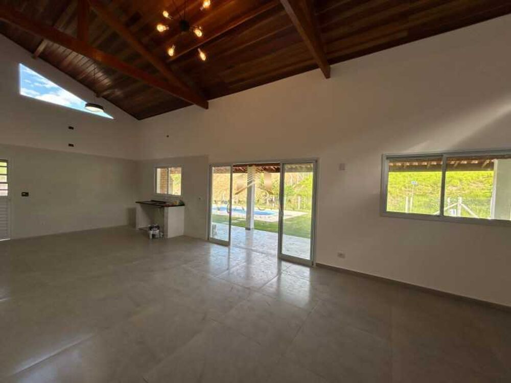 Chácara à venda com 3 quartos, 200m² - Foto 3