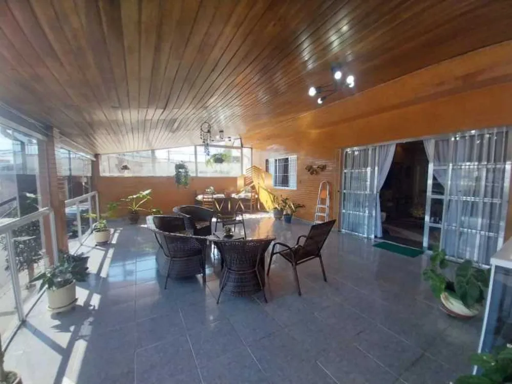 Casa, 5 quartos, 240 m² - Foto 1