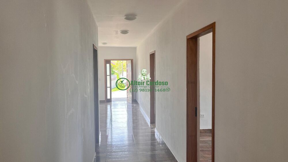 Casa de Condomínio à venda com 4 quartos, 242m² - Foto 4