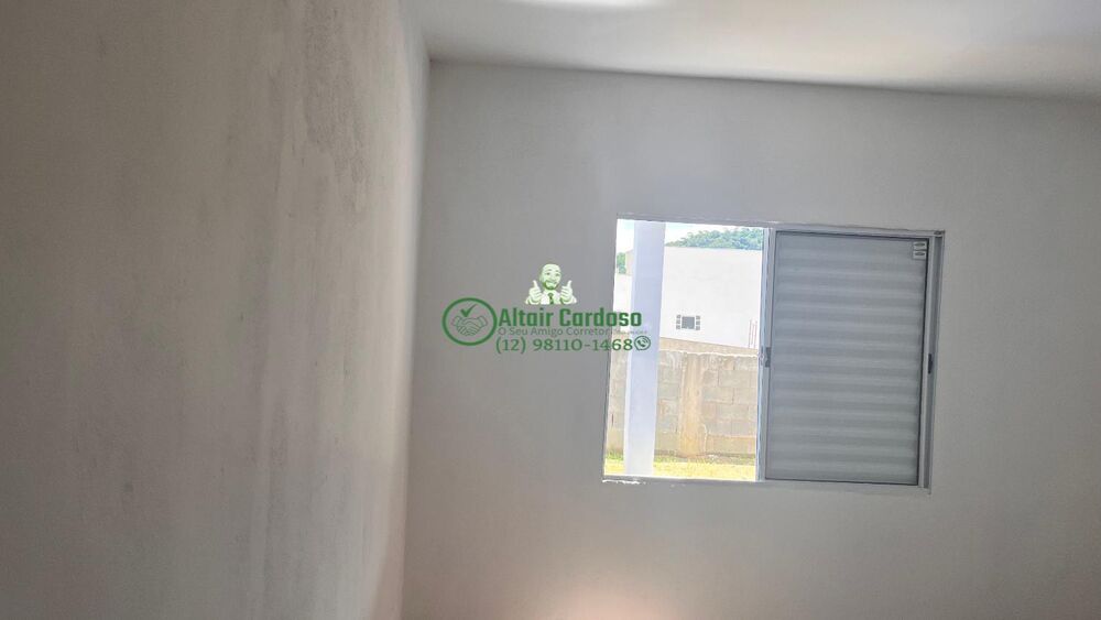 Casa de Condomínio à venda com 4 quartos, 242m² - Foto 2