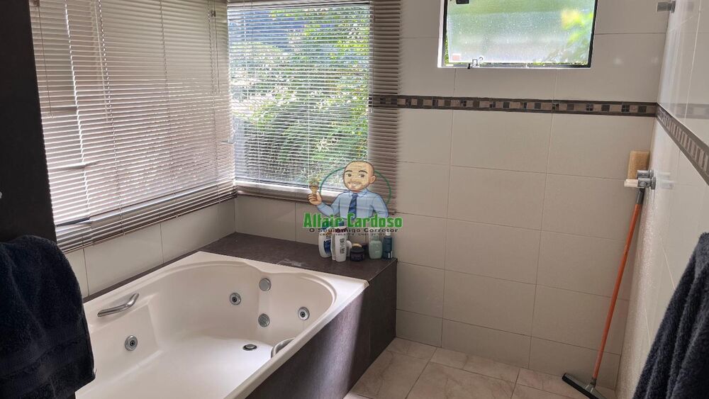 Casa de Condomínio à venda com 3 quartos, 228m² - Foto 3