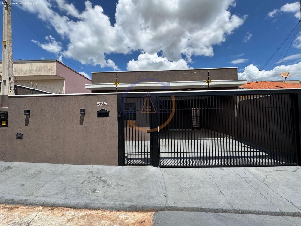 Casa à venda com 2 quartos, 200m² - Foto 1
