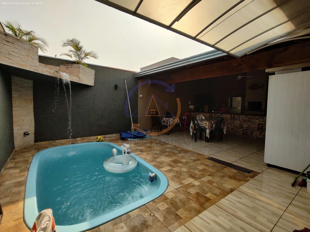 Casa à venda com 3 quartos, 200m² - Foto 3