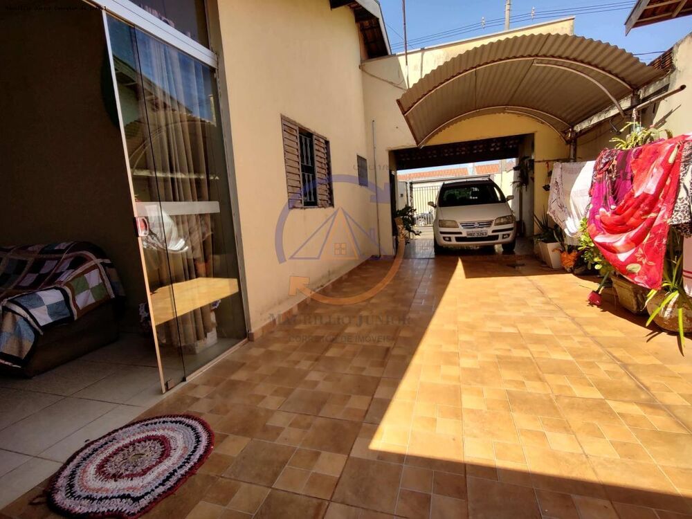 Casa à venda com 2 quartos, 200m² - Foto 1