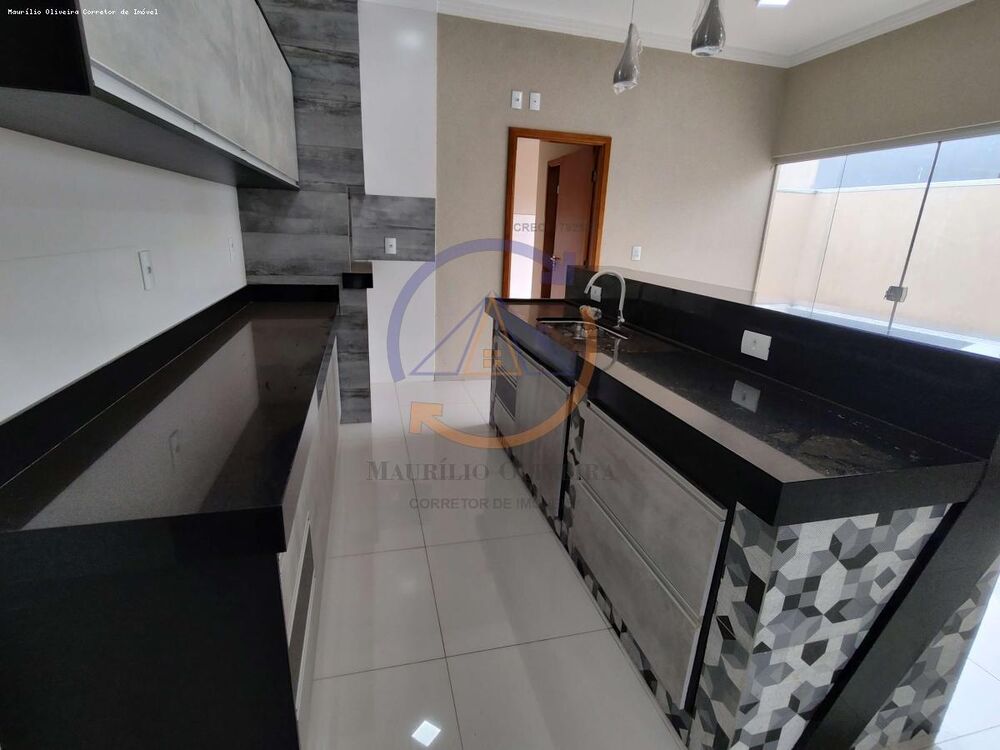 Casa à venda com 3 quartos, 256m² - Foto 3