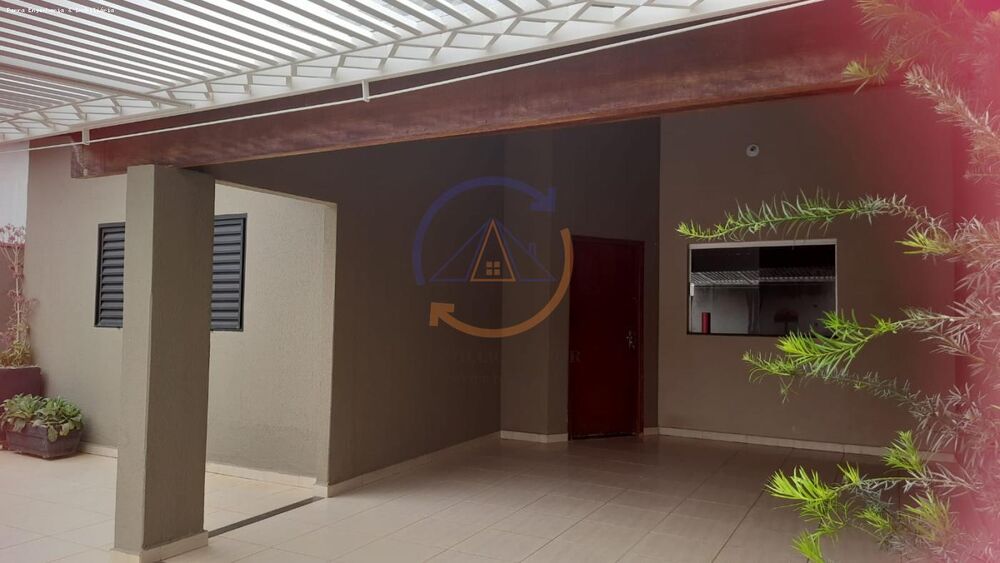 Casa à venda com 2 quartos, 225m² - Foto 2